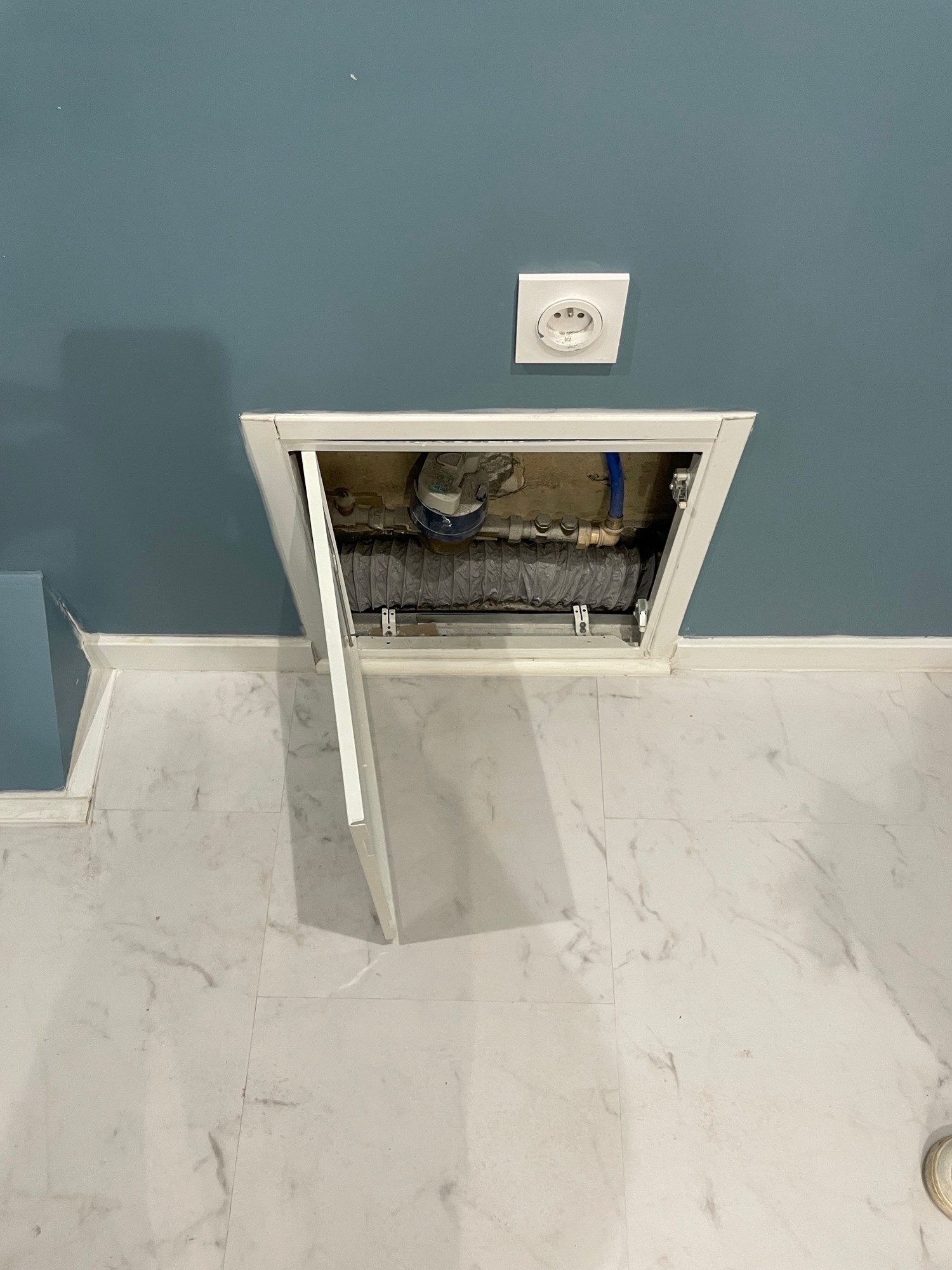 Trappe d'accès aux compteurs et à la ventilation